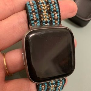 Fitbit Versa 2 + charger and 1 adjustable band